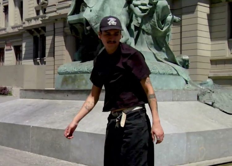 Neighborhood Street Market | Seguir Video | Entrevista a Robinson Pinto